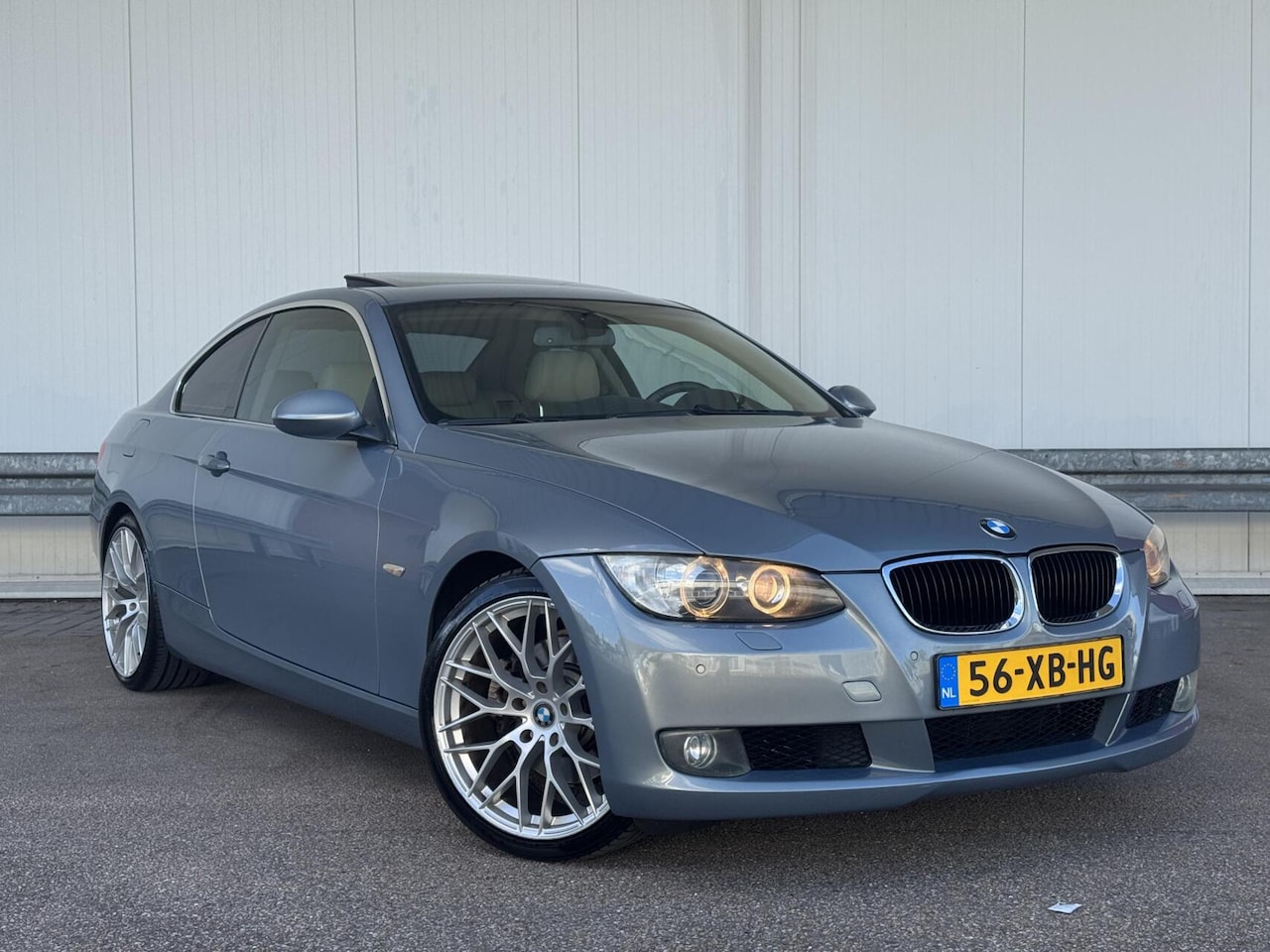 BMW 3-serie Coupé - 325i High Executive|NWE MOTOR|PANO|MEMORY|CARPLAY|AUTOMAAT|XENON|LEDER|NAVI|19"|STOELVERWA - AutoWereld.nl