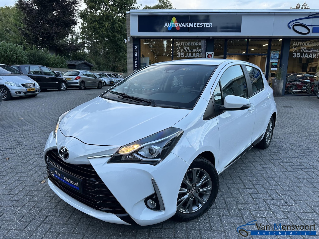 Toyota Yaris - 1.5 VVT-i 112PK 5drs Aspiration 1eEig|79dKM|Standkachel|Navi|Camera - AutoWereld.nl