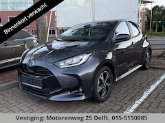 Toyota Yaris - 1.5 Hybrid Dynamic Luxury GARANTIE TOT 2035 . STOEL & STUUR VERWARMING. DODEHOEK DETECTIE.