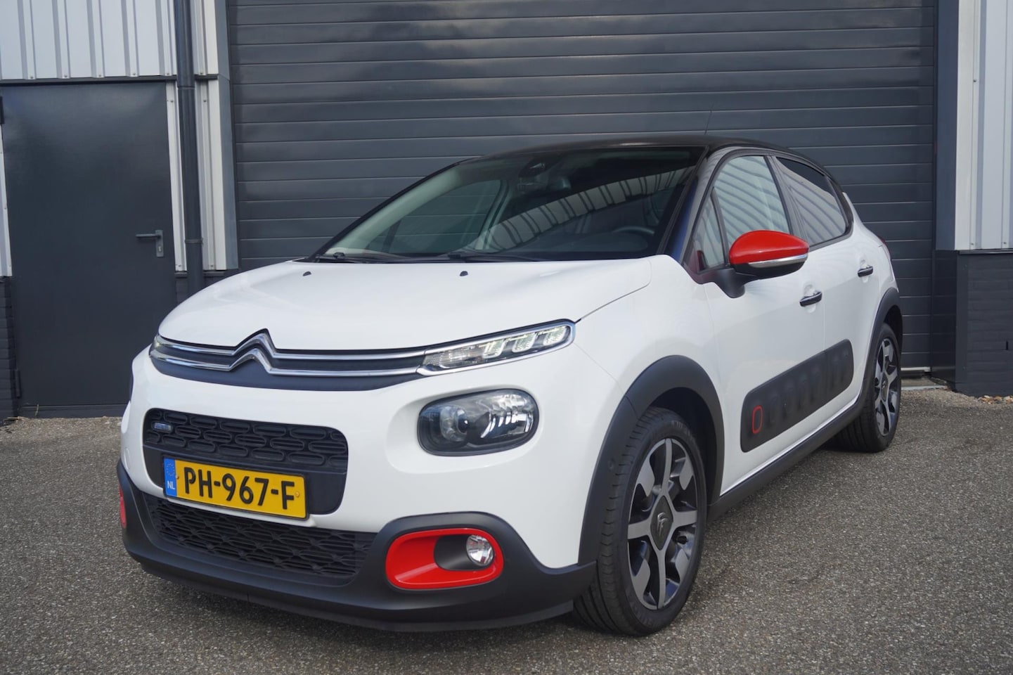 Citroën C3 - 1.2 PureTech S&S Shine | Navigatie | Climate Control | Dealer onderhouden | Trekhaak afn. - AutoWereld.nl