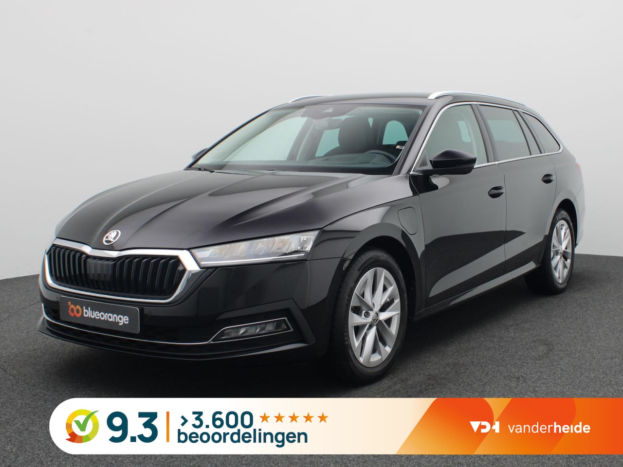 Skoda Octavia Combi - 1.4 TSI iV PHEV Business Edition 204PK DSG Trekhaak, full led, adaptive cruise, side assis - AutoWereld.nl