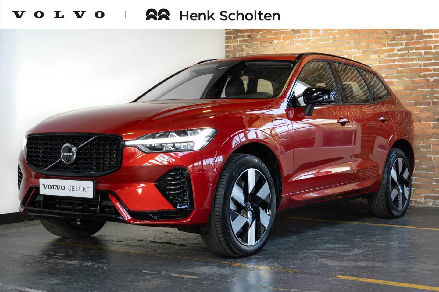 Volvo XC60 - T6 Plug-in hybrid AWD Ultra Dark | Panoramadak | Semi Electrische Wegklapbar Trekhaak | 36 - AutoWereld.nl