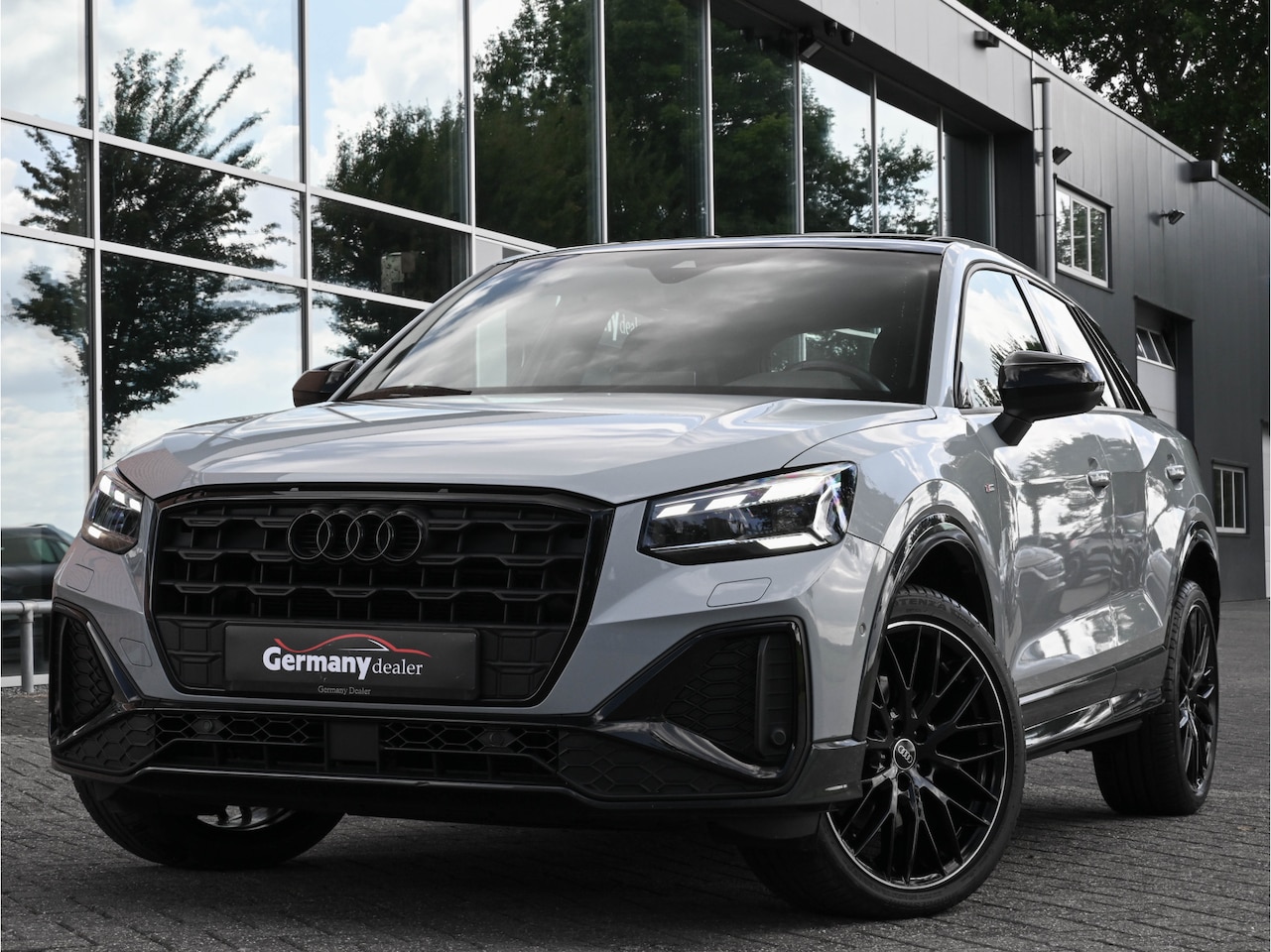 Audi Q2 - 35TFSI 150pk S-Line Pfeilgrau Pano B&O Virtual Matrix Camera 19-Inch - AutoWereld.nl
