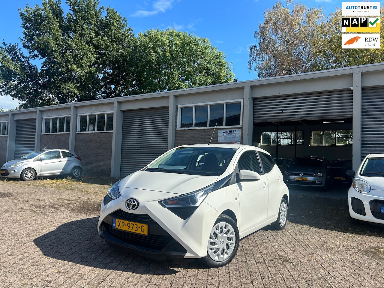 Toyota Aygo - 1.0 VVT-i x-play Airco/Camera/DAB+/Carplay/Garantie! 1e Eigenaar. - AutoWereld.nl