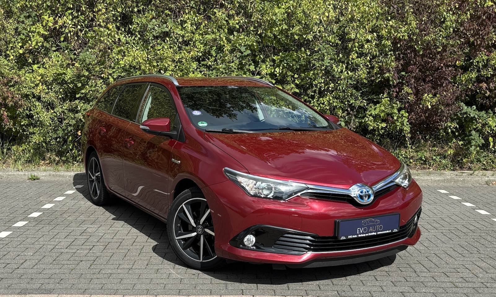 Toyota Auris Touring Sports - 1.8 Hybrid Dynamic Sports+ - AutoWereld.nl