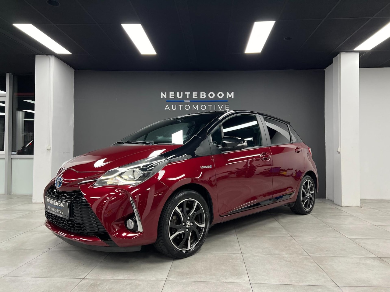 Toyota Yaris - 1.5 Hybrid Bi-Tone | Lane | Camera | LED| Clima - AutoWereld.nl