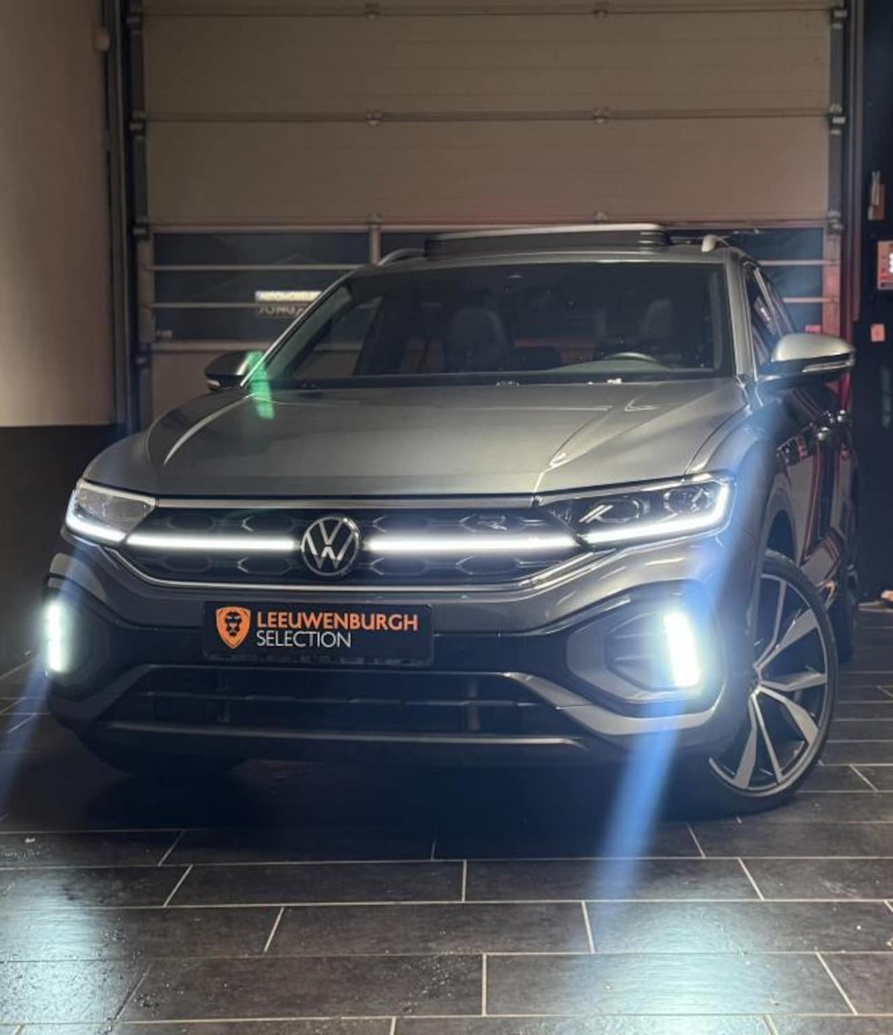 Volkswagen T-Roc - 1.5 TSI 3x R-Line Pano Keyless Virtual ACC - AutoWereld.nl