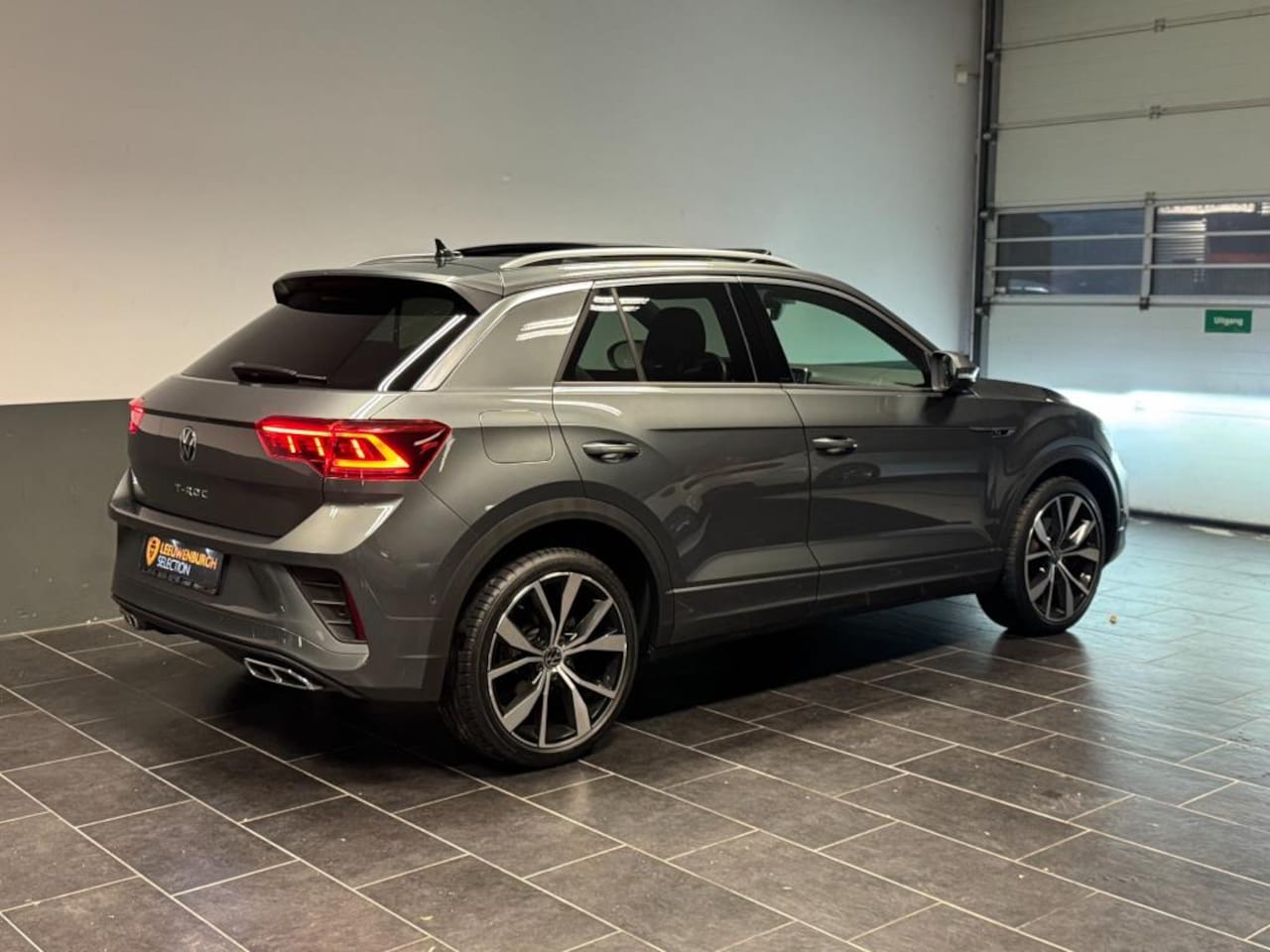 Volkswagen T-Roc - 1.5 TSI 3x R-Line Pano Keyless Virtual ACC - AutoWereld.nl