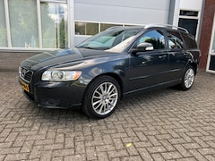 Volvo V50 - 2.5 T5 AWD Summum Volvo V50 2.5 T5 AWD 2010 178dkm Youngtimer Navi Trekhaak