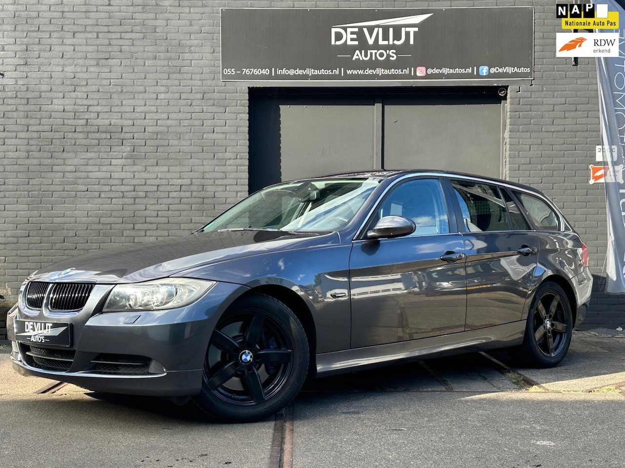 BMW 3-serie Touring - 325i | Spagetti/Klep.Uitlaat | Navi | Xenon | Half Leer | 6 Bak | Trekhaak | MF Stuur | - AutoWereld.nl