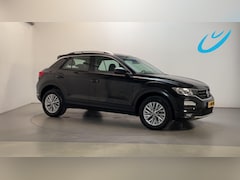 Volkswagen T-Roc - 1.0 TSI 110pk Style Parkeersensoren Navigatie DAB+ App-Connect