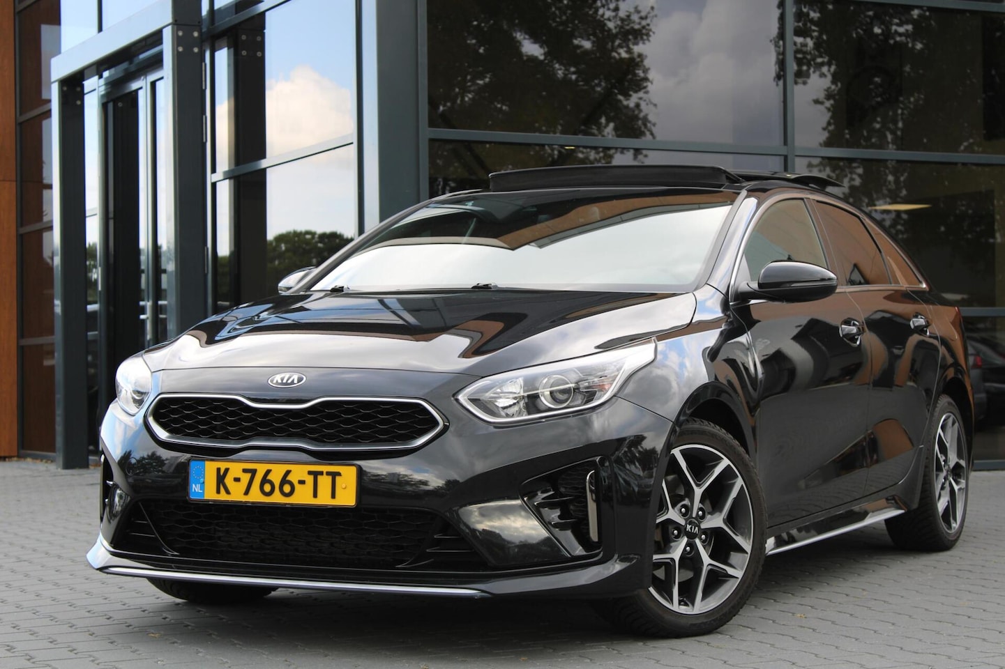 Kia Pro cee'd - 1.5T-GDi MHEV 160PK GT-Line | Panoramadak - AutoWereld.nl