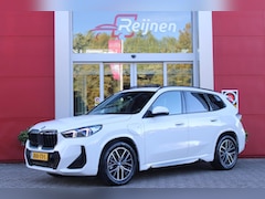 BMW X1 - xDrive30e M-SPORT | PANORAMISCH SCHUIF/KANTEL DAK | ELEKTRISCH WEGKLAPBARE TREKHAAK | HARM