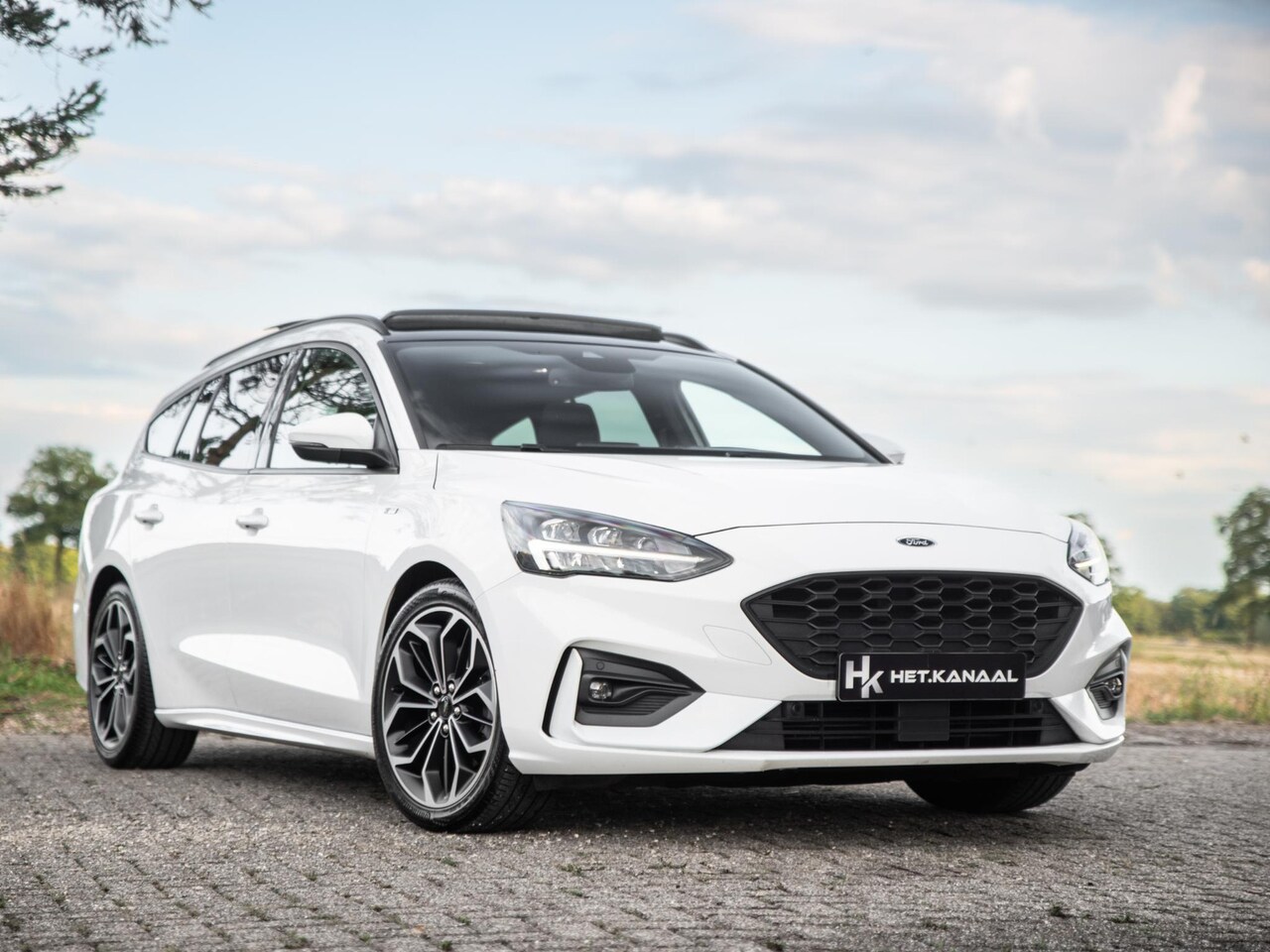 Ford Focus Wagon - 1.5 ST Line Business Pano ACC Trekhaak Keyless - AutoWereld.nl