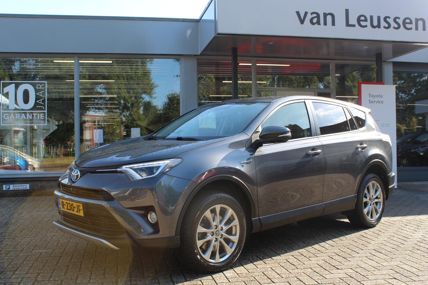 Toyota RAV4 - 2.5 HYBRID AWD STYLE TREKHAAK LEDER CAMERA LM-VELGEN STOELVERW. CRUISE - AutoWereld.nl