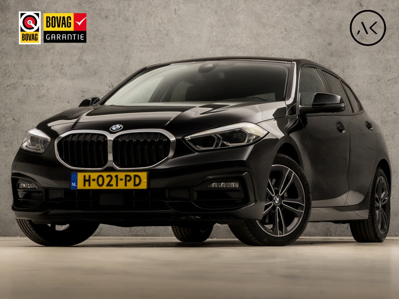 BMW 1-serie - 118i Sportline Automaat (APPLE CARPLAY, GROOT NAVI, CLIMATE, GETINT GLAS, LEDER, SPORTSTOE - AutoWereld.nl
