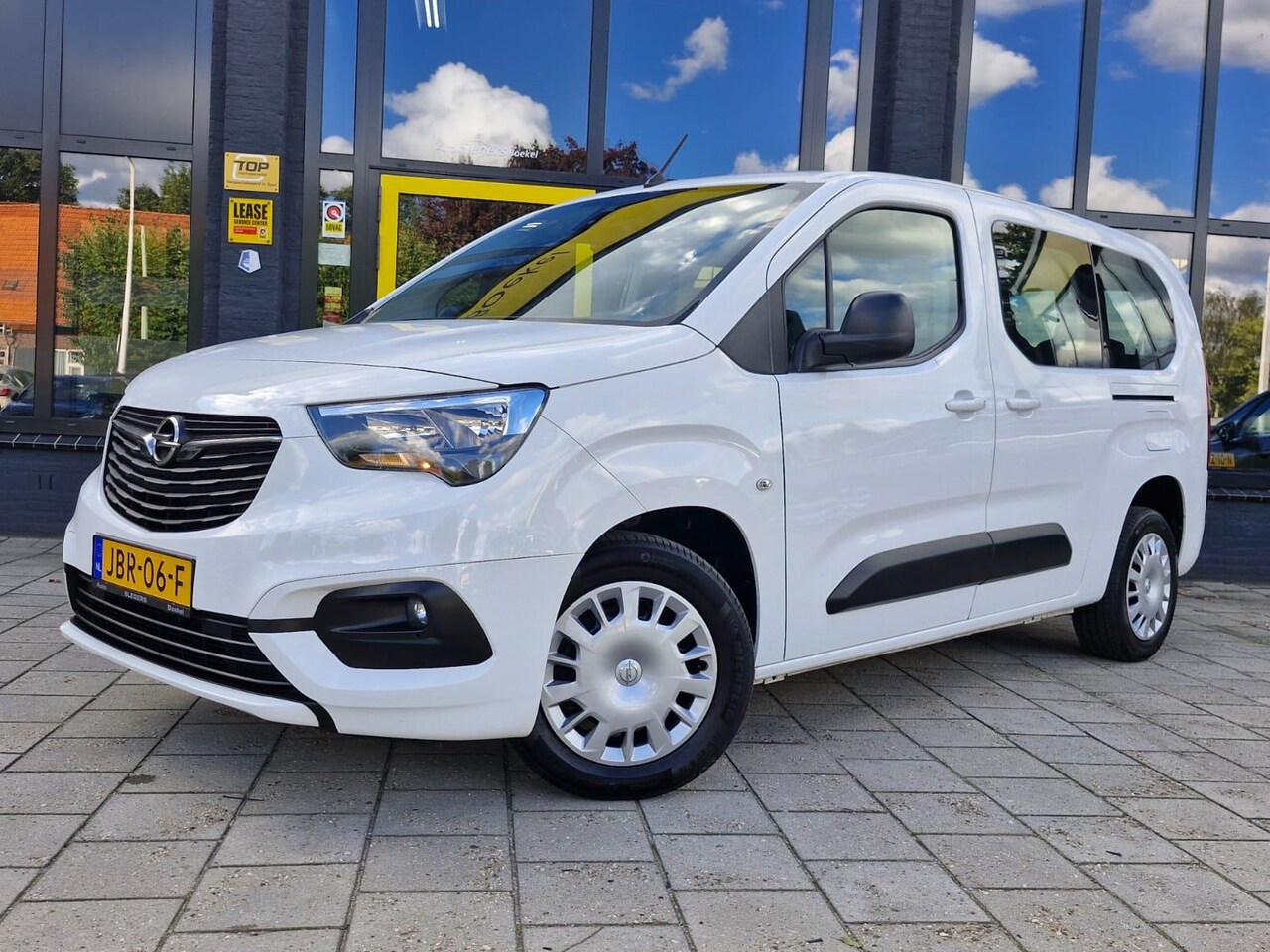 Opel Combo Life - 1.2 Turbo L2H1 Edition 7p. | Parkeersensoren | Navigatie | Telefoon | Apple Carplay | Andr - AutoWereld.nl