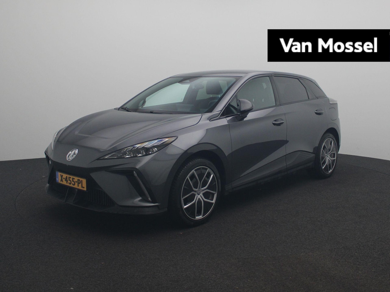 MG 4 - Luxury 64 kWh Long Range | Navi | 360 Camera | Led Koplampen | Apple CarPlay | - AutoWereld.nl