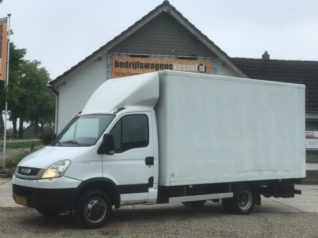 Iveco Daily - 35C13 2.3 Hpi Euro 4 Koffer Bakwagen Laadklep Trekh. 3.5t - AutoWereld.nl