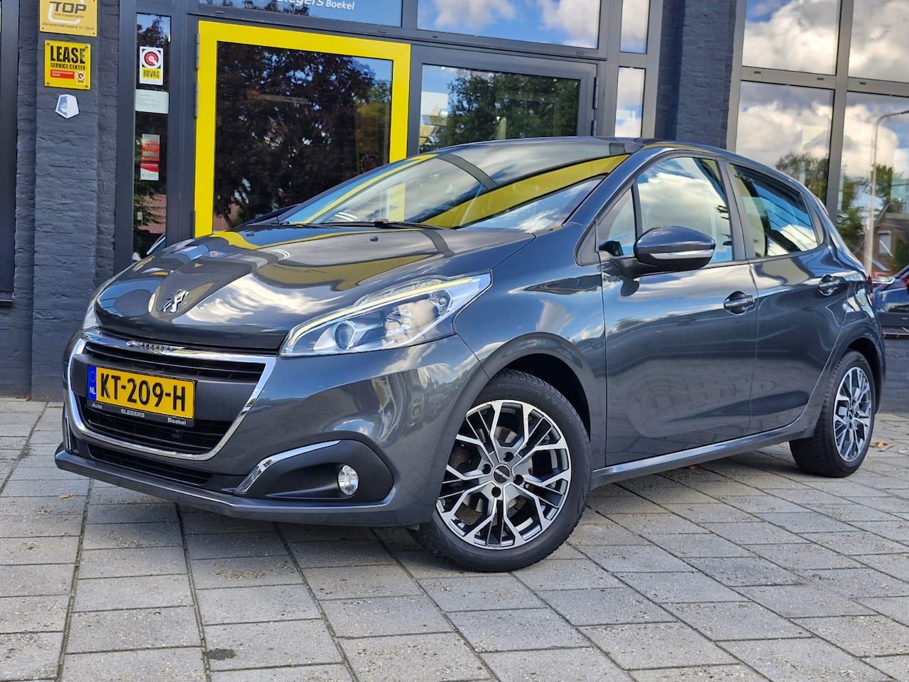 Peugeot 208 - 1.2 PureTech Blue Lion | Navi | Tel | Carplay - AutoWereld.nl