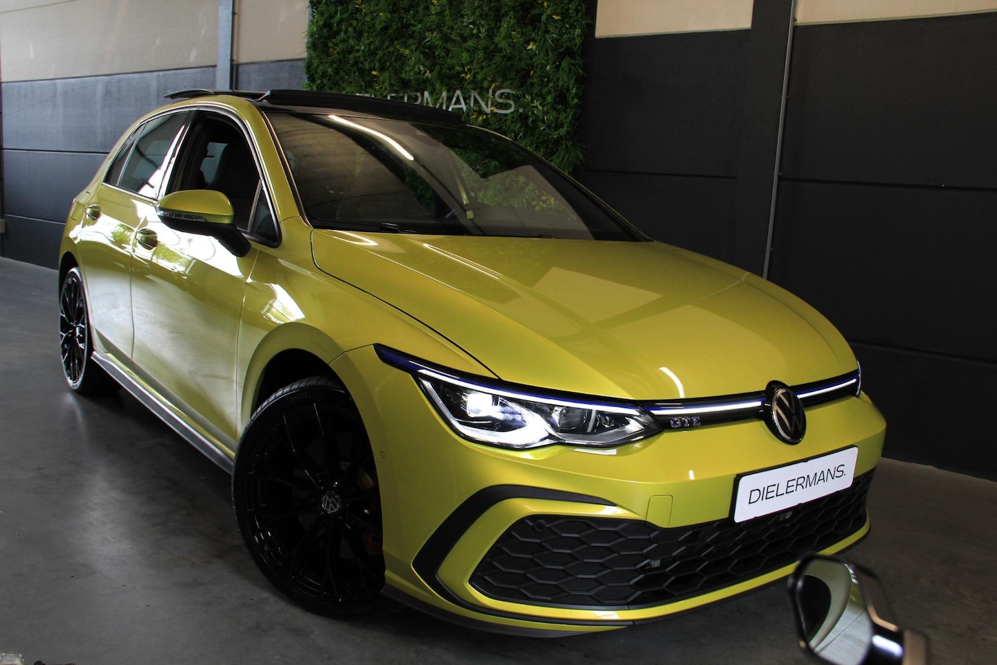 Volkswagen Golf - 1.4 eHybrid GTE Panorama dak | IQ koplampen en achterlichten | Elektrische trekhaak | 19' - AutoWereld.nl