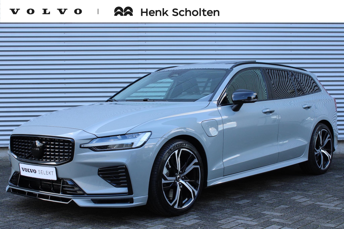 Volvo V60 - 2.0 T6 Plug-in Hybrid AWD Plus Dark | Heico Sportiv Bodykit inclusief Actief Vierpijps Spo - AutoWereld.nl