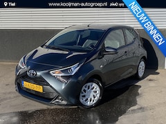 Toyota Aygo - 1.0 VVT-i x-play Achteruitrij camera, navigatie Apple CarPlay/Android Auto, 1e eign. BTW-a