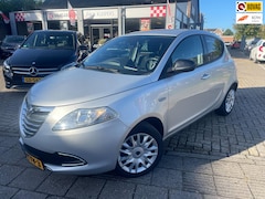Lancia Y(psilon) - Ypsilon 1.2 Platinum *airco + parkeersensor + trekhaak