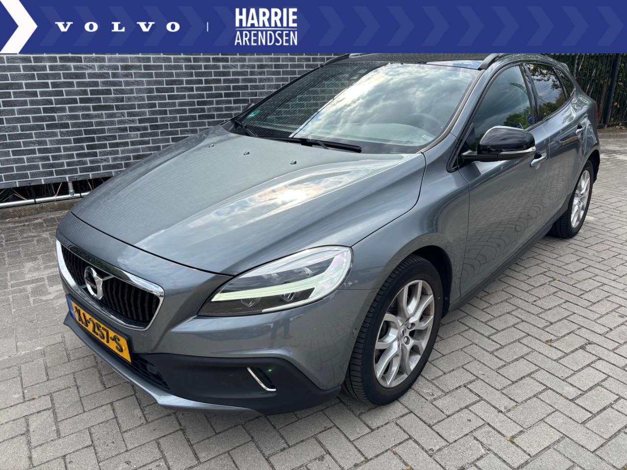 Volvo V40 Cross Country - 1.5 T3 Polar+ Luxury 1.5 T3 Polar+ Luxury - AutoWereld.nl