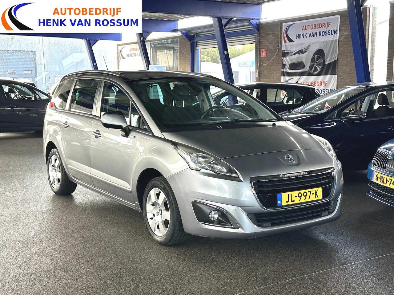 Peugeot 5008 - 1.2 PureTech Style 7p. Trekhaak | Cruise | Navi | Achteruitrijcamera | NAP - AutoWereld.nl