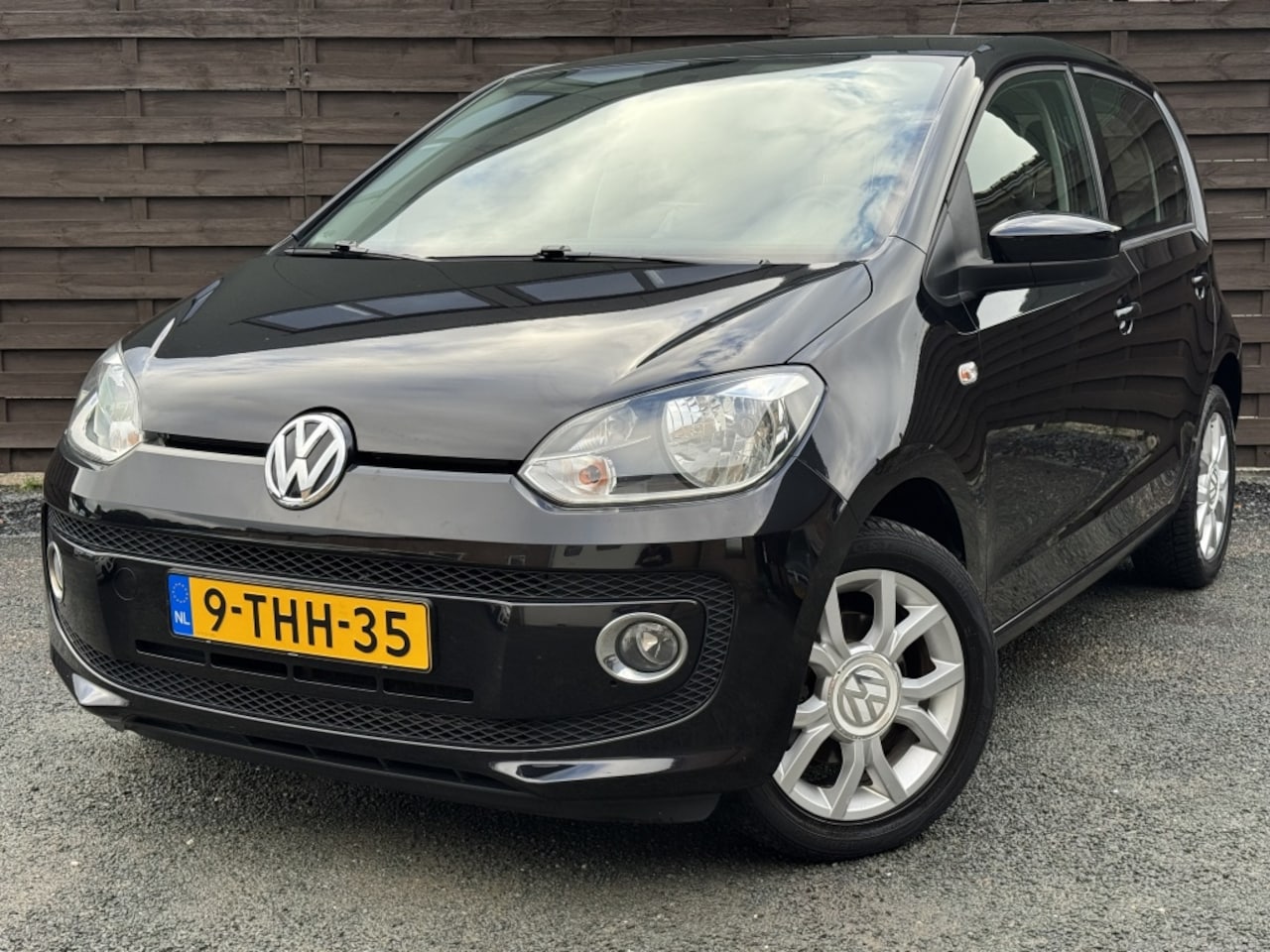 Volkswagen Up! - 1.0 High Up! AUTOMAAT / Airco / Navigatie / LM - AutoWereld.nl