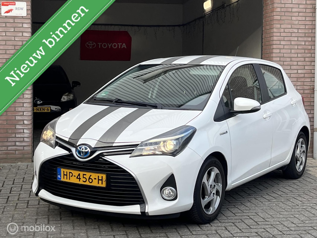 Toyota Yaris - 1.5 Hybrid Trend Automaat, Airco, LED, NAP - AutoWereld.nl