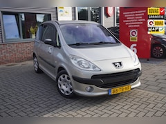 Peugeot 1007 - 1.4 Urban / Elek. Schuifdeuren / Radio / Airco