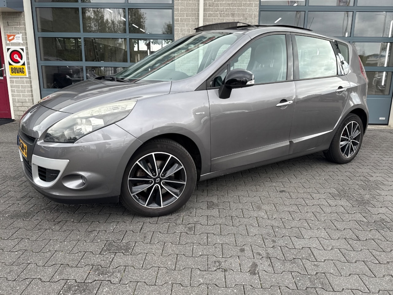 Renault Scénic - 2.0 Bose | SCHUIFDAK | TREKHAAK | - AutoWereld.nl