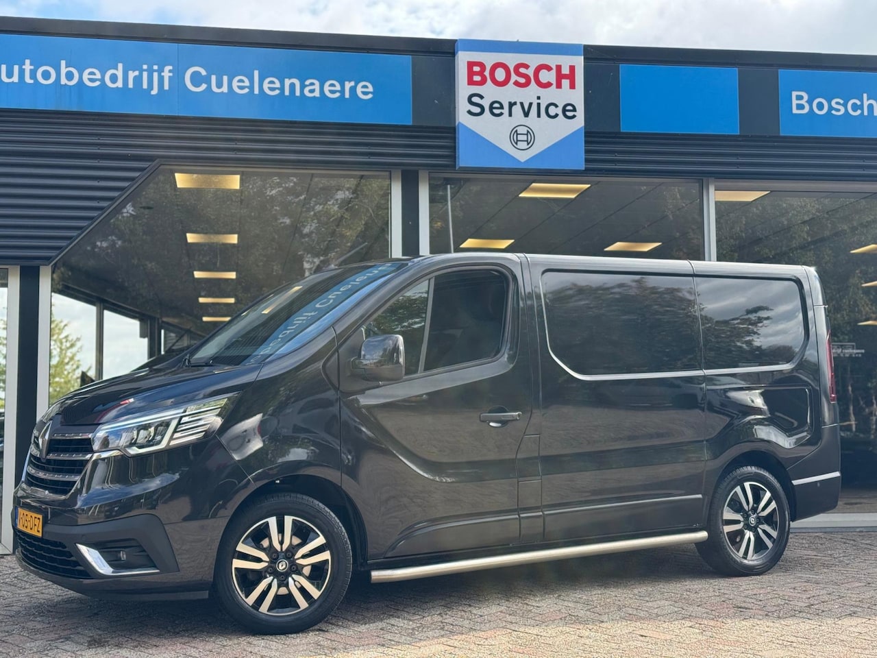Renault Trafic - 2.0 dCi 130 T29 L1H1 Luxe / Navi / Trekhaak / Clima / Keyless / Side Bars / Betimmering la - AutoWereld.nl