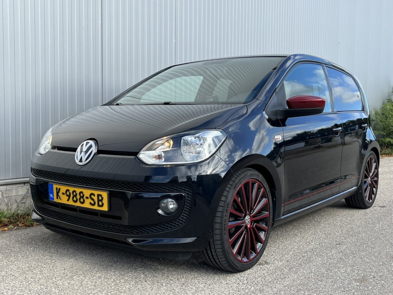 Volkswagen Up! - 1.0 high up! BlueM. Colour Edition Airco, stoelverwarming - AutoWereld.nl