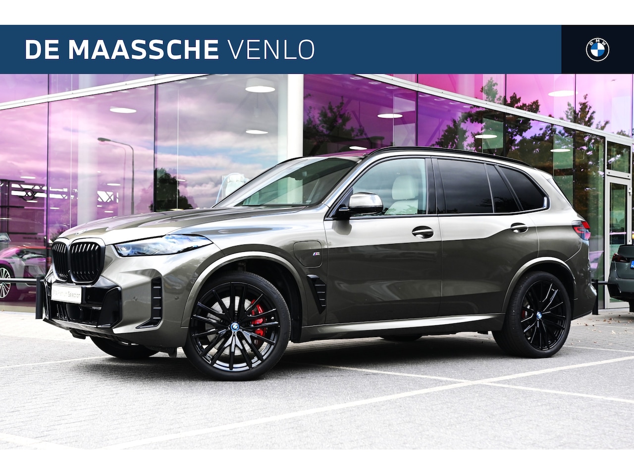 BMW X5 - xDrive50e High Executive M Sport Automaat / Panoramadak / Trekhaak / Soft-Close / Adaptief - AutoWereld.nl