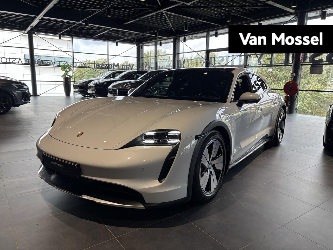 Porsche Taycan Cross Turismo - 4 93 kWh | SPORTCHRONO | PASM LUCHTVERING | PANORAMADAK | ADAPTIEVE CRUISE CONTROL | 360 C - AutoWereld.nl