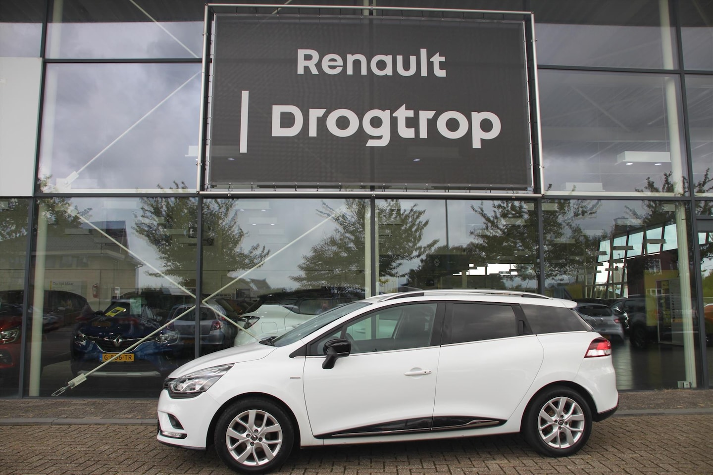 Renault Clio Estate - 90PK-LIMITED-117DKM-AIRCO-NAVI-CRUISE-LMV- - AutoWereld.nl