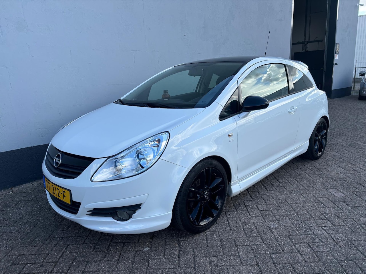 Opel Corsa - 1.2-16V Essentia - Airco - LMV - AutoWereld.nl