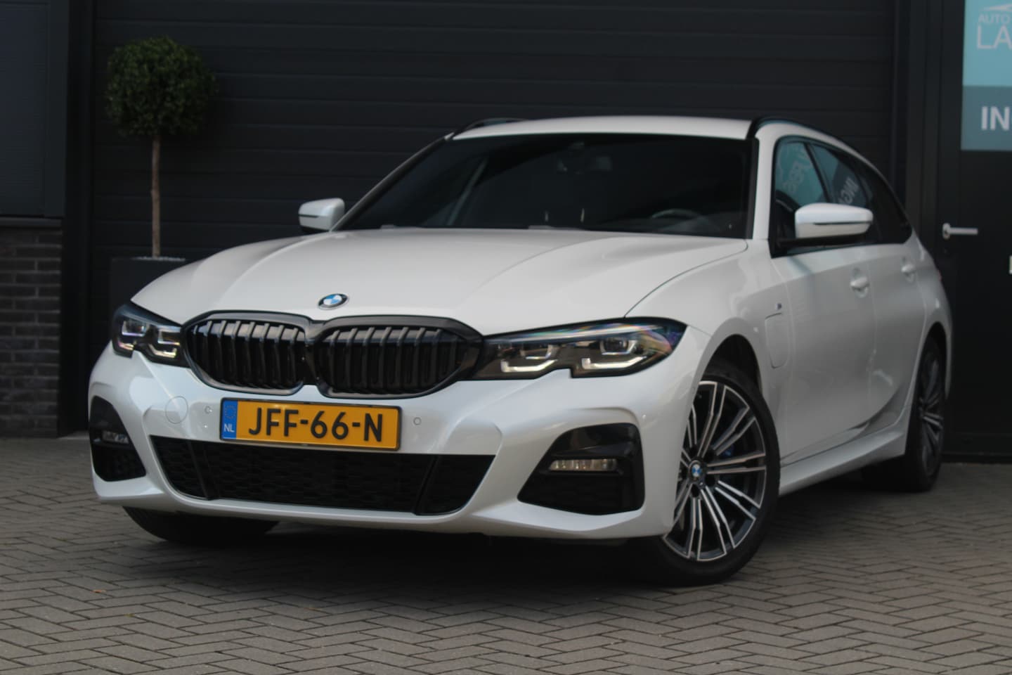 BMW 3-serie Touring - 330e M Sport | 18" L.M.| BTW - AutoWereld.nl
