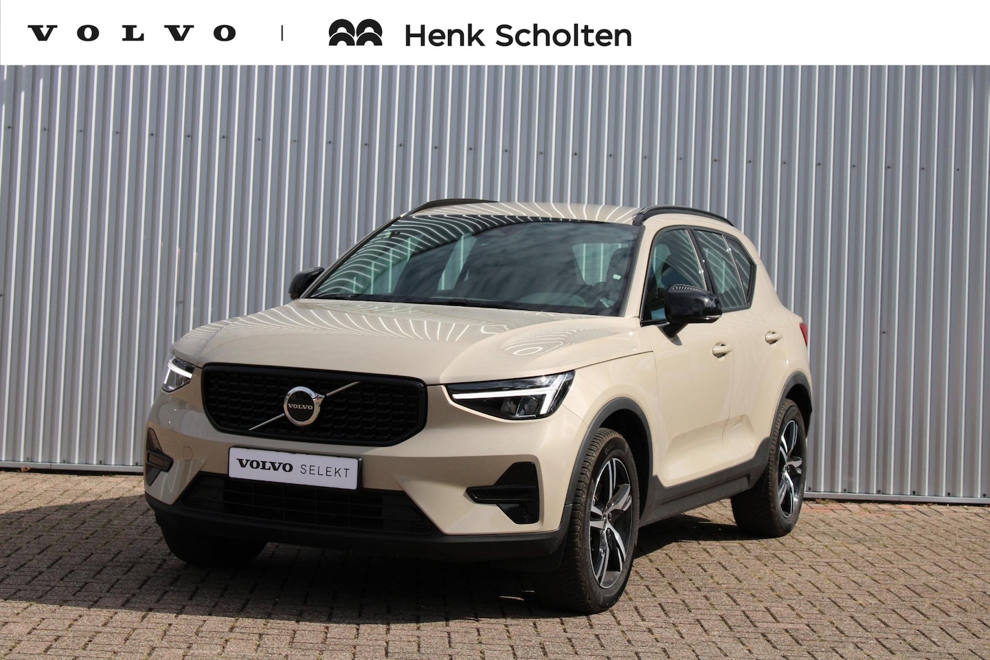 Volvo XC40 - 2.0 B4 Plus Dark | Achteruitrijcamera | Voorruit verwarming |  Semi elektrische trekhaak| - AutoWereld.nl