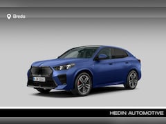 BMW iX2 - eDrive20 67 kWh M Sport Edition | M-Sport Pro | Trekhaak | Panoramadak elektrisch | Actiev