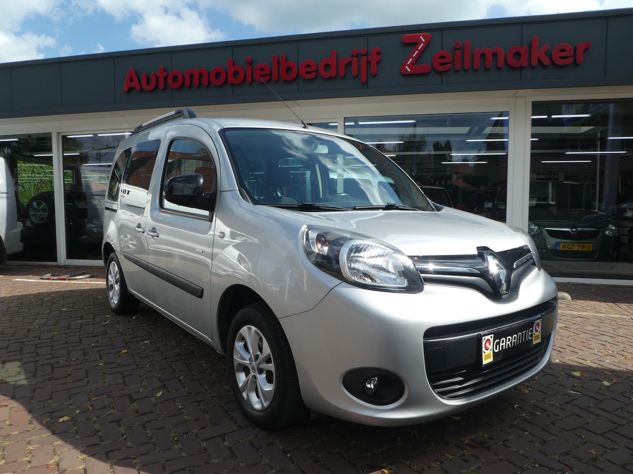 Renault Kangoo Family - 1.2 TCe 115PK Limited, Airco, Trekhaak, Lm Velgen+Allseason banden - AutoWereld.nl