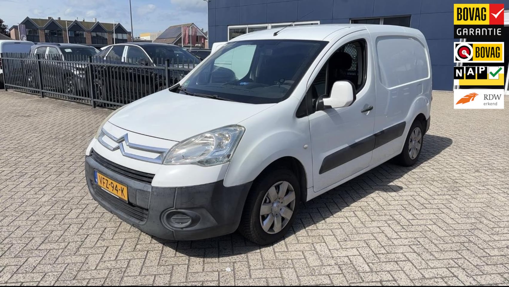 Citroën Berlingo - 1.6i Benzine Bj 2009 3-Zits PDC Nieuwe APK Lage wegenbelasting - AutoWereld.nl