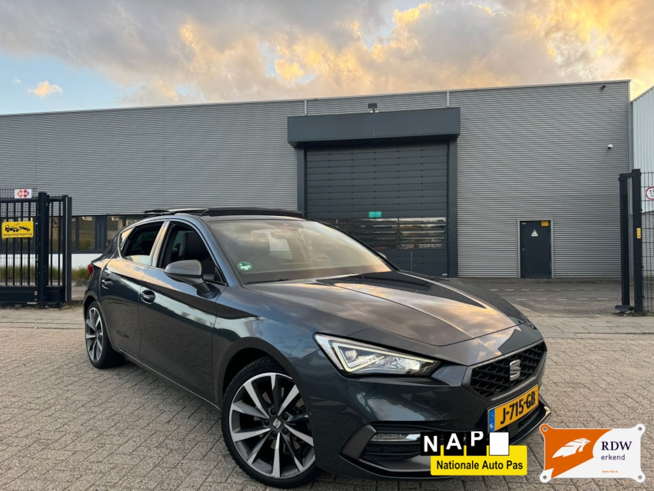SEAT Leon - 1.5 eTSI FR Panorama|Alcantara Full option 2020 - AutoWereld.nl