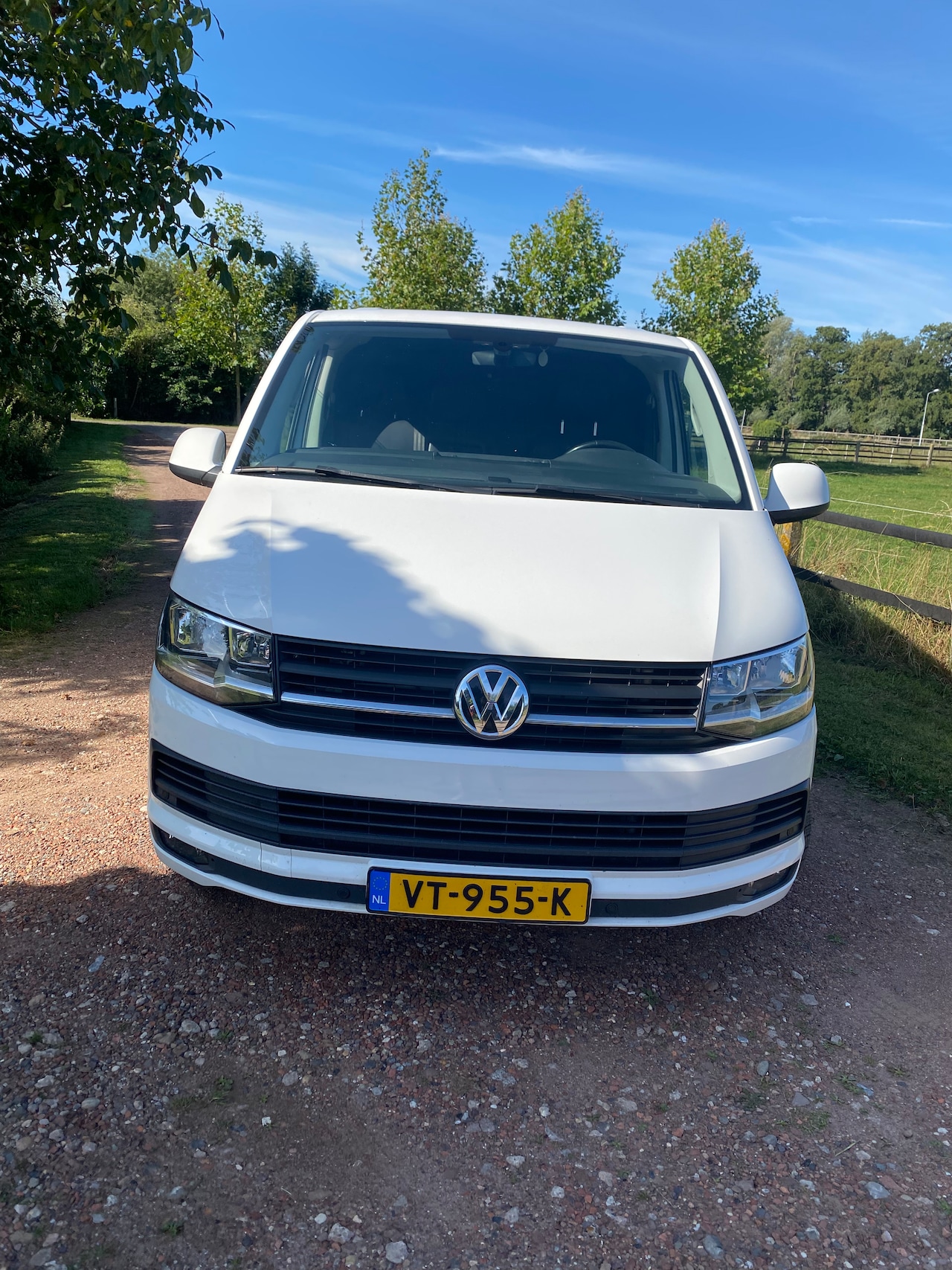 Volkswagen Transporter - 2.0 TDI L1H2 Highline Met mooie ingerichte laadruimte. - AutoWereld.nl