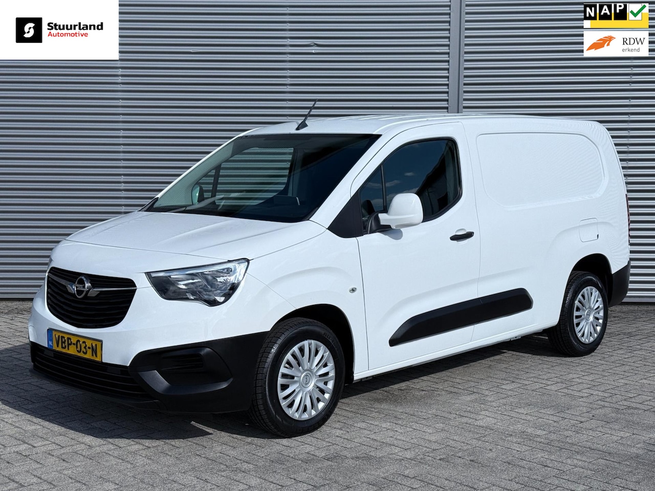 Opel Combo - 1.5D L2H1 100pk Airco/ Navi/ Cruise/ PDC/ Carplay - AutoWereld.nl