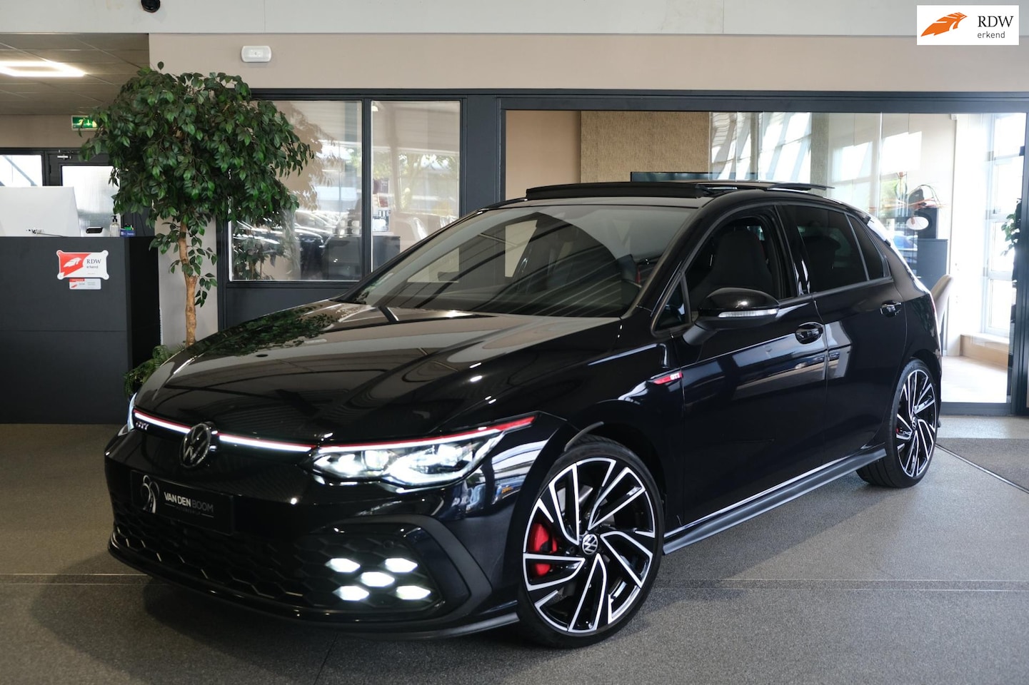 Volkswagen Golf - 8 2.0 TSI GTI 245PK Pano IQ Led Navi Cam Mistlamp - AutoWereld.nl