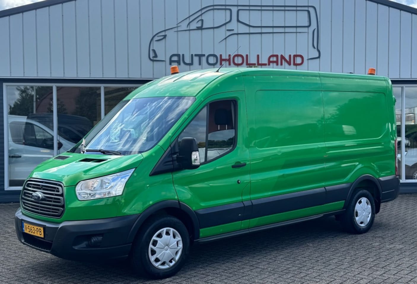 Ford Transit - 2.0 TDCI 96KW 131PK L3H2 EURO 6 AIRCO/ NAVIGATIE/ CRUISE CONTROL/ TREKHAAK/ 100% DEALEROND - AutoWereld.nl